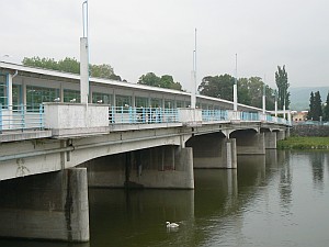 kolonádový krytý most