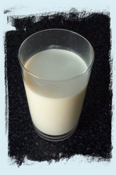 pohár mlieka