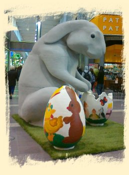 veľkonočný zajac s vajíčkom